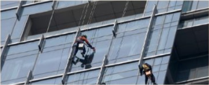 Pekerjaan fasad Menara Bank Danamon